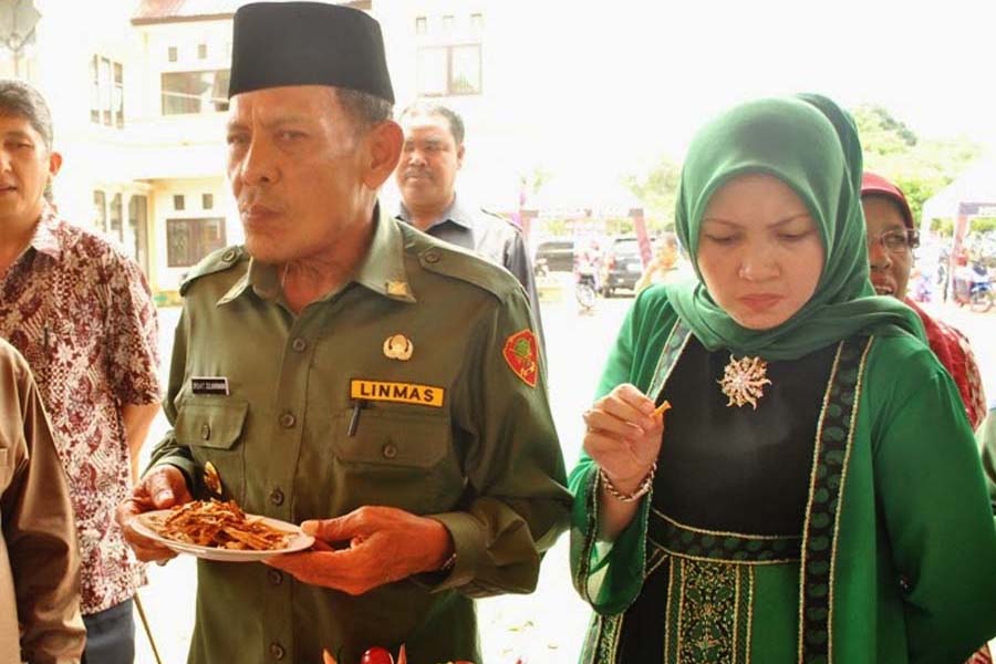 Bupati Nagan Raya dan isteri yang kini dilantik sebagai Ketua DPRK Nagan Raya